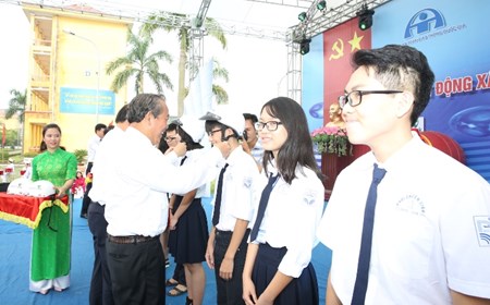 Phó Thủ tướng Thường trực dự lễ khai giảng năm học mới tại Hải Dương