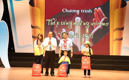 Phó Thủ tướng Thường trực dự Chương trình “Thắp sáng những ước mơ”