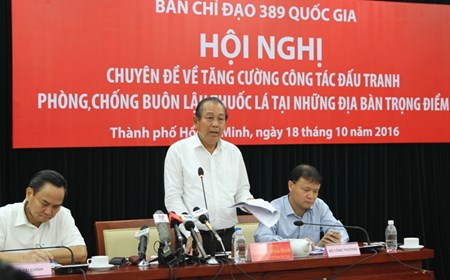 Chống buôn lậu thuốc lá khó: Có nguyên nhân do cán bộ