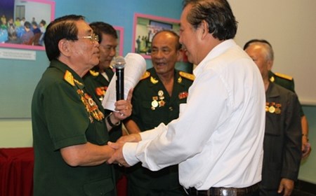 Phó Thủ tướng Thường trực gặp mặt cựu chiến sĩ cách mạng bị địch bắt tù đày
