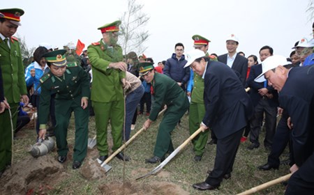 Phó Thủ tướng Thường trực dự lễ phát động Tết trồng cây tại Nam Định