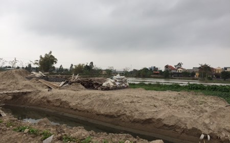 Làm rõ phản ánh cán bộ thôn xẻ đất công bán trái thẩm quyền