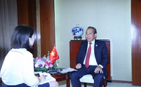 Phó Thủ tướng Thường trực trả lời báo chí Trung Quốc