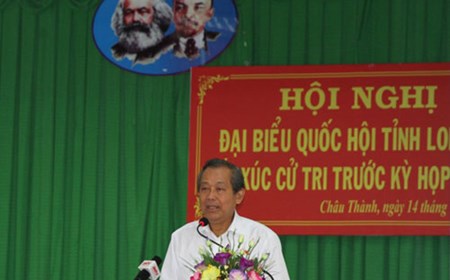 Phó Thủ tướng Trương Hòa Bình tiếp xúc cử tri Long An