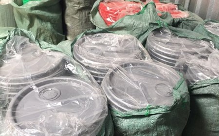 Biểu dương lực lượng bắt giữ đối tượng sản xuất dầu nhờn giả