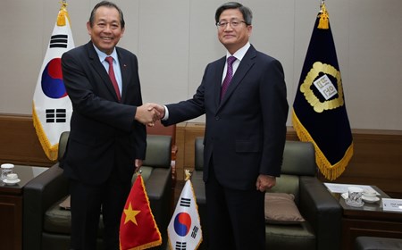 Phó Thủ tướng Thường trực Chính phủ hội kiến, tiếp xúc với lãnh đạo các bộ, ngành và Thủ đô Seoul