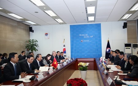 Phó Thủ tướng thăm Uỷ ban Chống tham nhũng và Quyền công dân Hàn Quốc