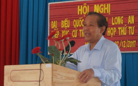 Phó Thủ tướng Thường trực Trương Hòa Bình tiếp xúc cử tri tại Long An