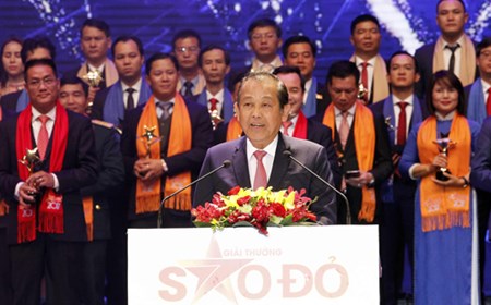 Phó Thủ tướng Trương Hòa Bình trao giải thưởng Sao đỏ 2017