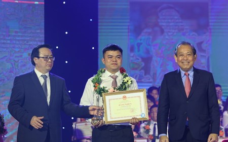 Trao giải thưởng Sao tháng Giêng và tuyên dương “Sinh viên 5 tốt”