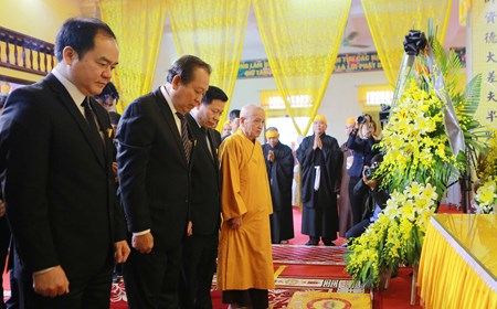 Phó Thủ tướng Thường trực viếng Phó Pháp chủ Giáo hội Phật giáo Việt Nam