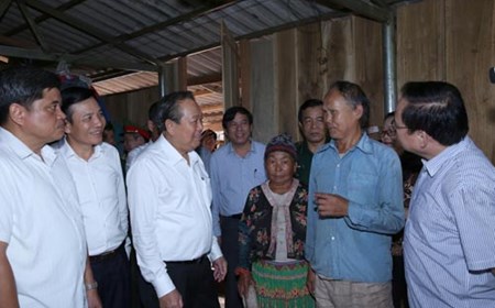 Phó Thủ tướng Thường trực thị sát tình hình di dân tự do ở Điện Biên