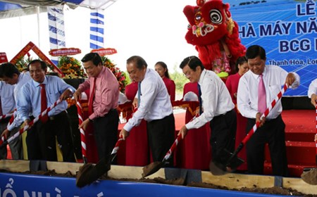 Phó Thủ tướng dự lễ động thổ dự án điện mặt trời đầu tiên tại Long An