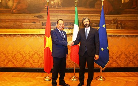 Phó Thủ tướng Trương Hòa Bình gặp Chủ tịch Hạ viện Italy