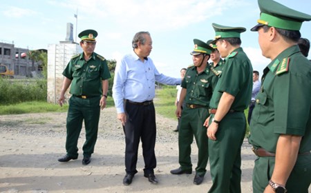 Phó Thủ tướng thị sát khu vực biên giới Châu Đốc