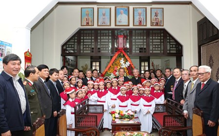 Phó Thủ tướng chúc mừng Giáng sinh tại Thừa Thiên - Huế