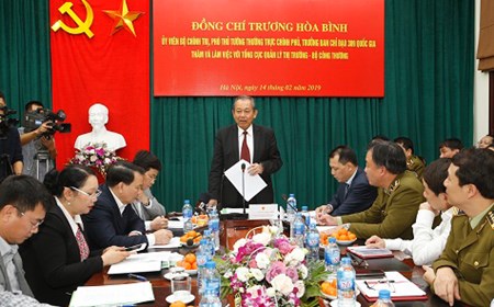 Phó Thủ tướng làm việc tại Tổng cục Quản lý thị trường