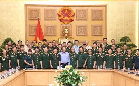 Phó Thủ tướng Thường trực gặp mặt đoàn cựu chiến binh Quân đoàn 2