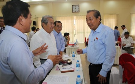 Phó Thủ tướng tiếp xúc cử tri doanh nghiệp Long An