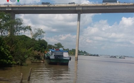 Kiểm tra phản ánh tình trạng 'cát tặc tấn công chân cầu Rạch Miễu'