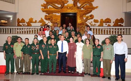 Phó Thủ tướng tiếp Đoàn người có công tỉnh Nghệ An
