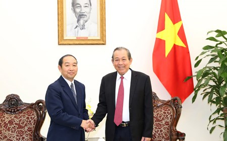 Phó Thủ tướng Thường trực tiếp Chánh án TANDTC Lào