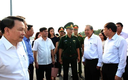 Phó Thủ tướng thị sát công tác chống buôn lậu tại Móng Cái