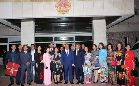 Phó Thủ tướng Thường trực thăm Đại sứ quán và cộng đồng người Việt tại Bulgaria