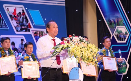 Thanh niên là rường cột của nước nhà