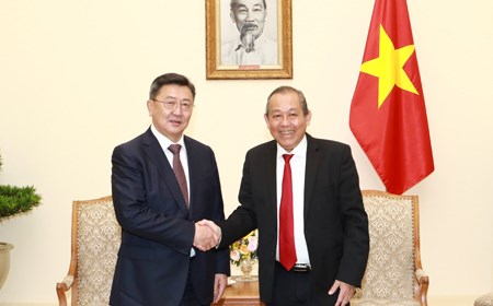 Phó Thủ tướng Thường trực tiếp Bộ trưởng Bộ Quốc phòng Mông Cổ