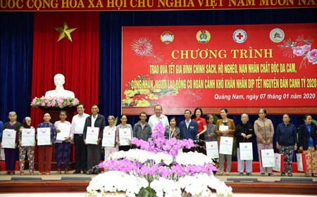 Phó Thủ tướng Thường trực thăm, trao quà Tết gia đình chính sách tỉnh Quảng Nam