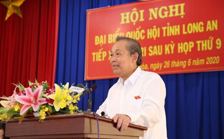 Phó Thủ tướng Thường trực tiếp xúc cử tri tại Long An