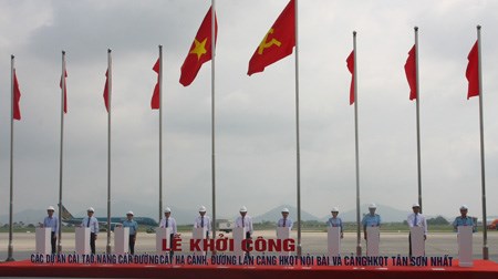 Phó Thủ tướng Thường trực dự khởi công dự án sửa chữa đường băng sân bay Nội Bài, Tân Sơn Nhất