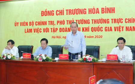 Phó Thủ tướng Thường trực Trương Hòa Bình làm việc với Tập đoàn Dầu khí