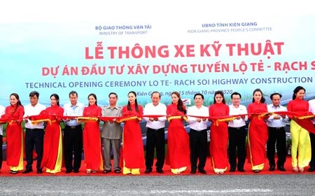 Phó Thủ tướng Thường trực dự thông xe kỹ thuật tuyến đường Lộ Tẻ-Rạch Sỏi