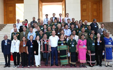 Phó Thủ tướng Thường trực tiếp đoàn người có công tỉnh Kon Tum