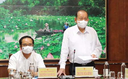 Không lơ là, chủ quan và phải có phương án ứng phó trong phòng, chống COVID-19