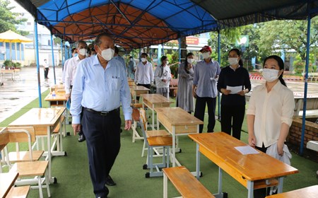 Phó Thủ tướng Thường trực kiểm tra phòng, chống dịch tại TPHCM