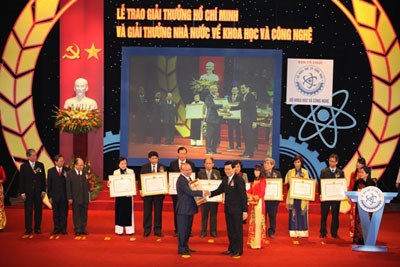 Lập hội đồng xét tặng Giải thưởng Hồ Chí Minh, Giải thưởng Nhà nước về KHCN