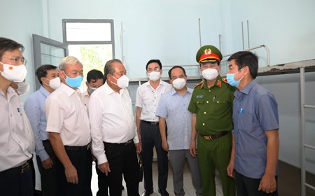 Phó Thủ tướng Trương Hòa Bình kiểm tra phòng, chống dịch tại Đồng Nai