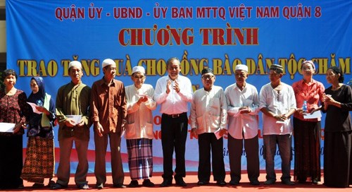 Mong muốn đồng bào Chăm vươn lên mạnh mẽ - ảnh 1