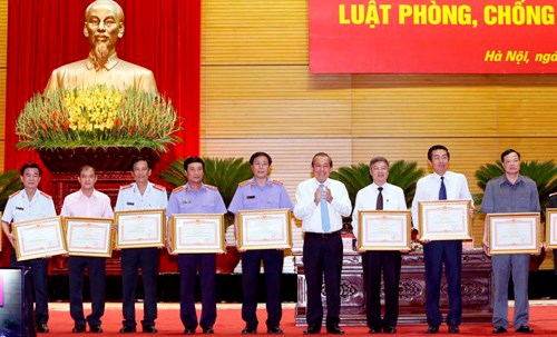 Hoàn thiện pháp luật, khắc phục sơ hở trong quản lý để phòng, chống tham nhũng - ảnh 2