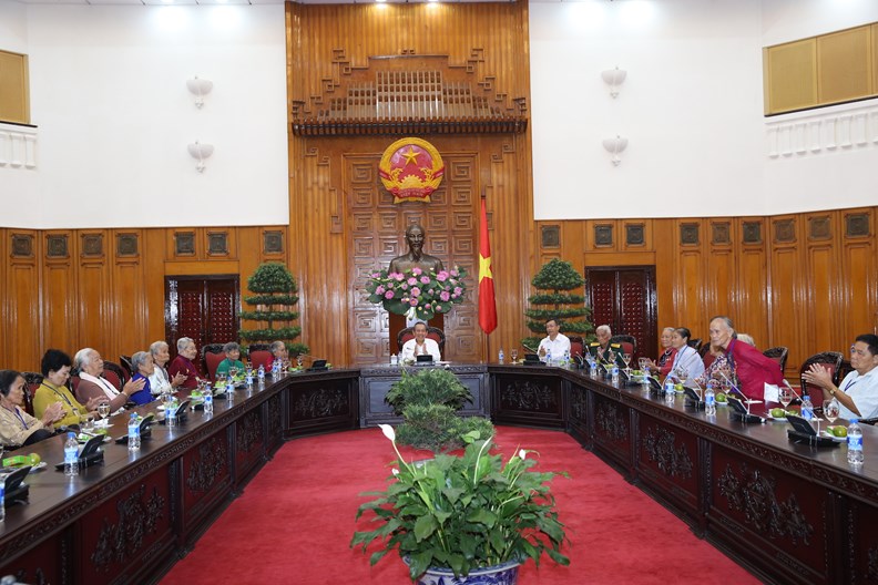Phó Thủ tướng Thường trực Chính phủ tiếp đoàn người có công tỉnh Hậu Giang - ảnh 2