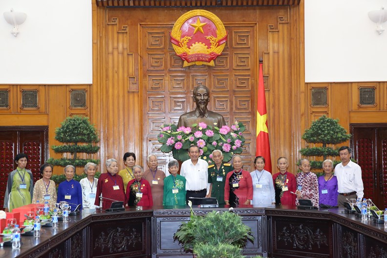 Phó Thủ tướng Thường trực Chính phủ tiếp đoàn người có công tỉnh Hậu Giang - ảnh 1