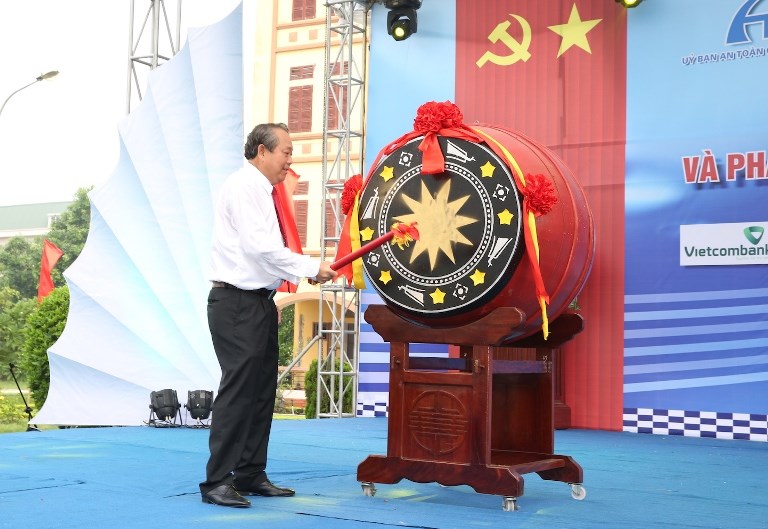 Phó Thủ tướng Thường trực dự lễ khai giảng năm học mới tại Hải Dương - ảnh 1