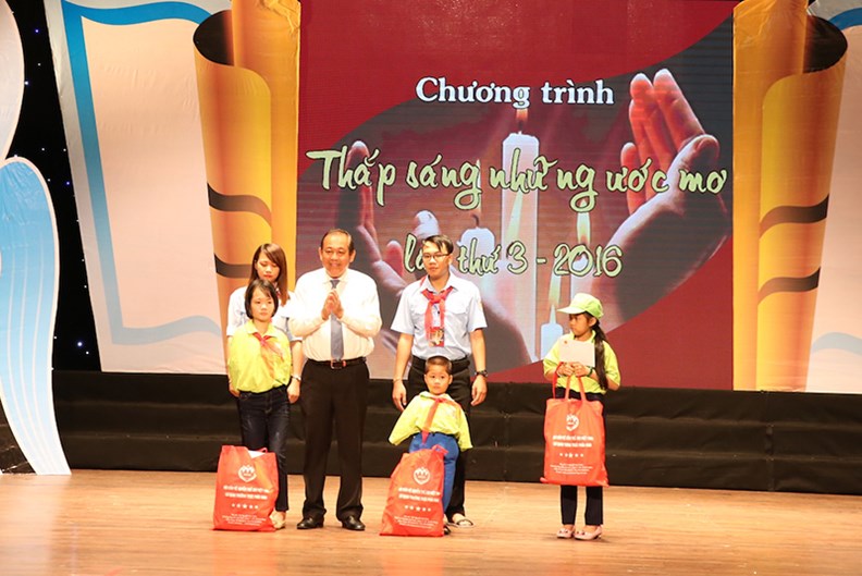 Phó Thủ tướng Thường trực dự Chương trình “Thắp sáng những ước mơ” - ảnh 1