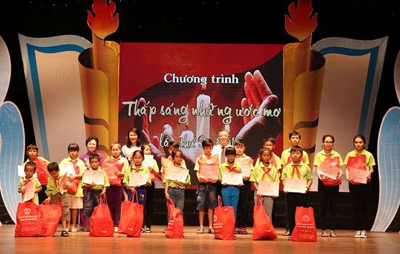 Phó Thủ tướng Thường trực dự Chương trình “Thắp sáng những ước mơ” - ảnh 2
