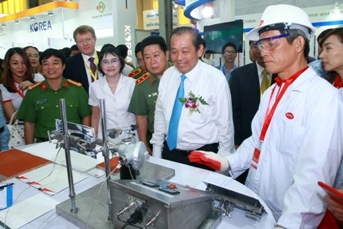 Phó Thủ tướng dự triển lãm quốc tế về kỹ thuật, phương tiện PCCC - ảnh 2