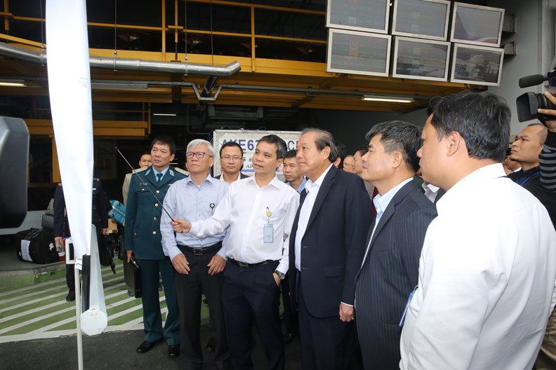 Phó Thủ tướng Thường trực thị sát bảo đảm an toàn hàng không tại sân bay Nội Bài - ảnh 3