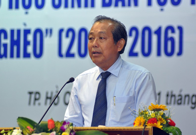 Phó Thủ tướng trao học bổng cho học sinh dân tộc thiểu số - ảnh 1